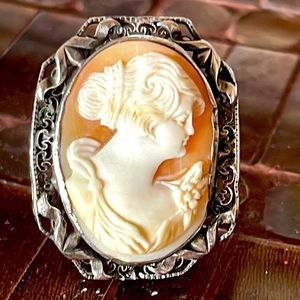 Vintage Cameo ring size 7 beautiful carving of a Victorian lady very raised